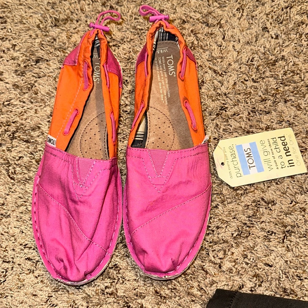 NWT TOMS Pink and Orange